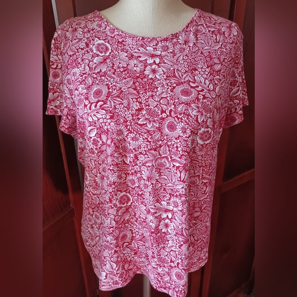 croft & barrow Tops - Croft & Barrow XLP Red Floral Tee